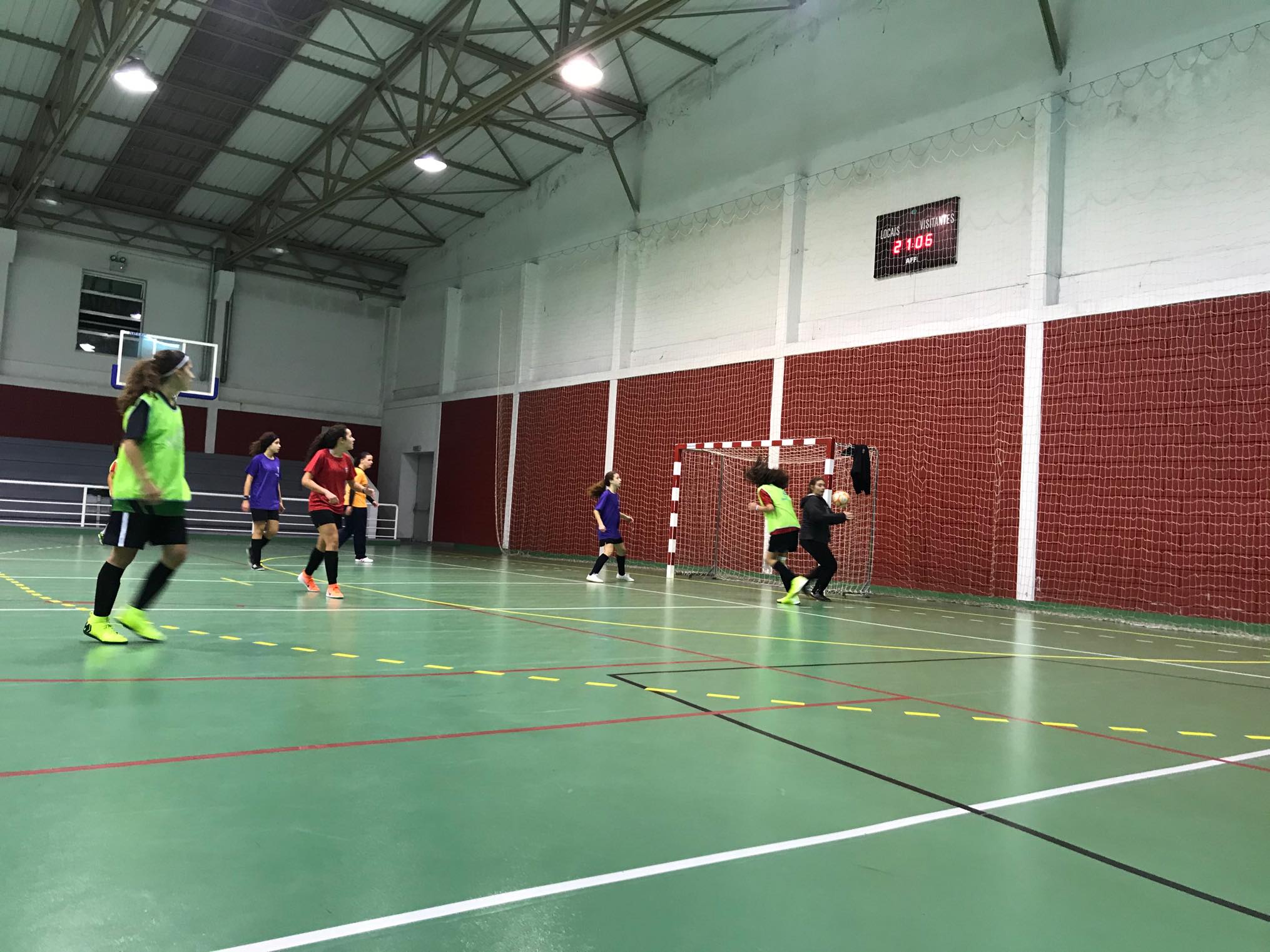 Seleção de futsal feminino avança rumo a Viseu